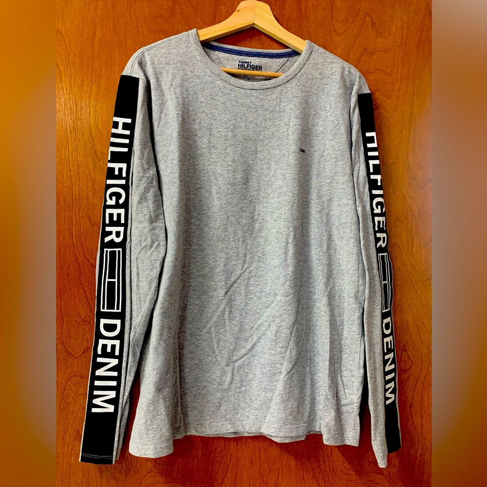 Tommy Hilfiger Men’s Long-Sleeve Logo Cotton T-Shirt